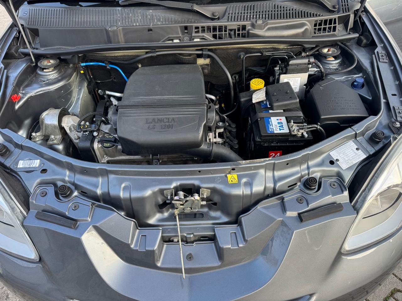 Lancia Ypsilon 1.2 benzina neopatentati