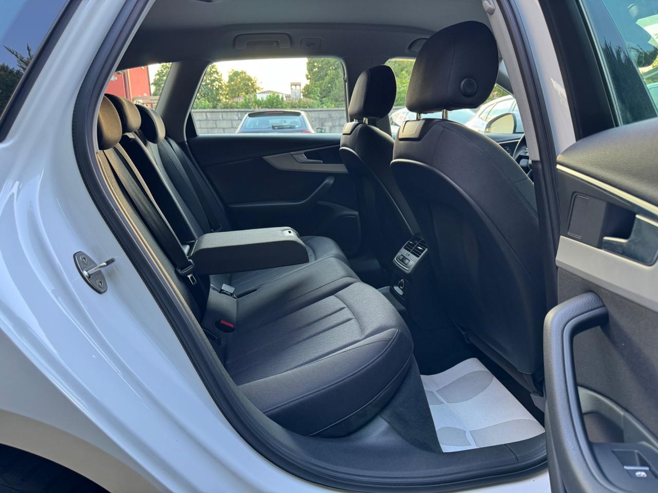Audi A4 Avant 30 TDI S tronic Design