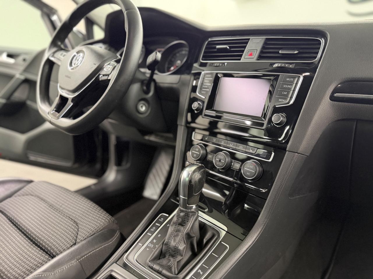 VOLKSWAGEN GOLF (anno 2013)