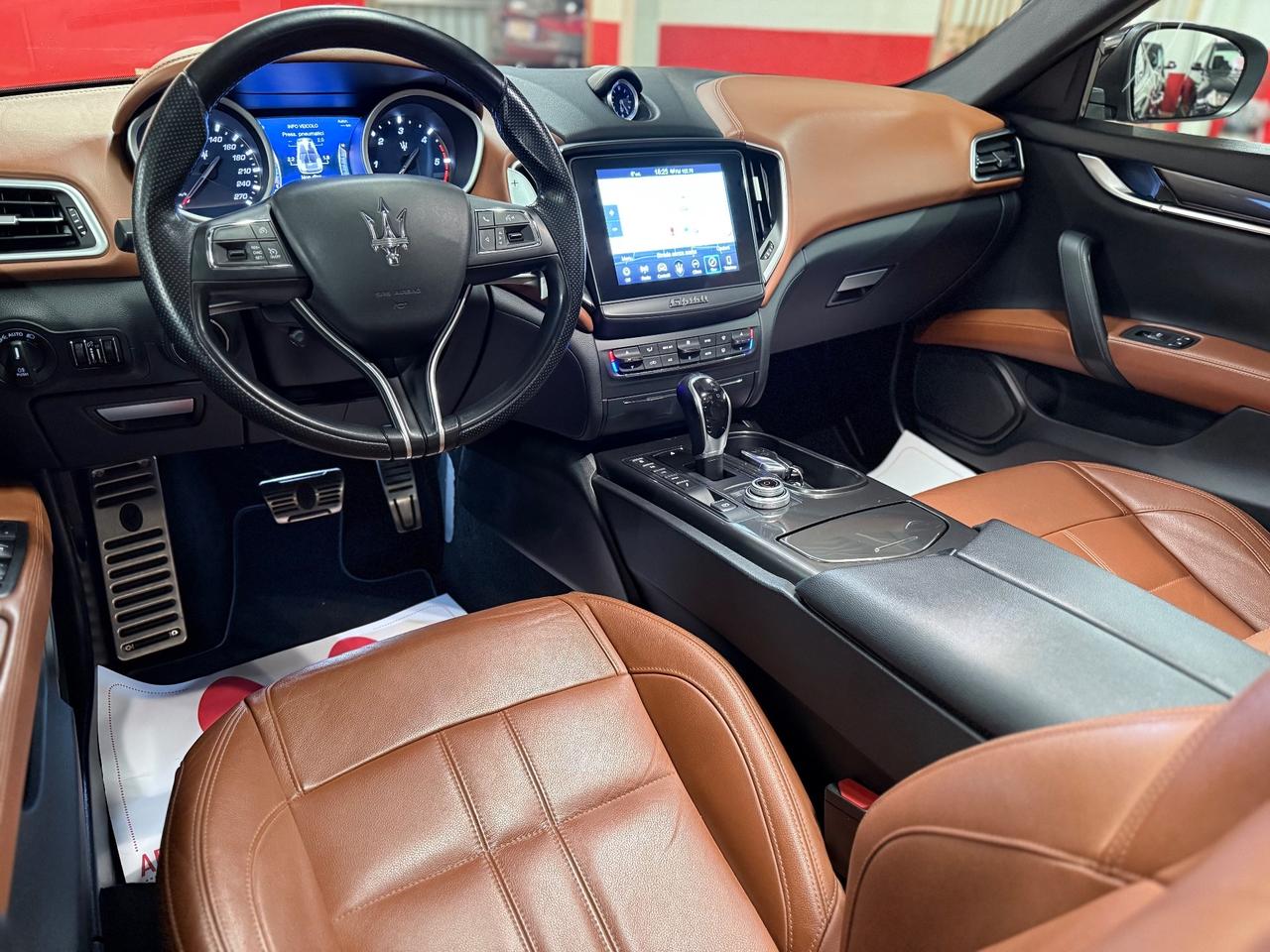 Maserati Ghibli V6 Diesel 275 CV Gransport Nerissimo