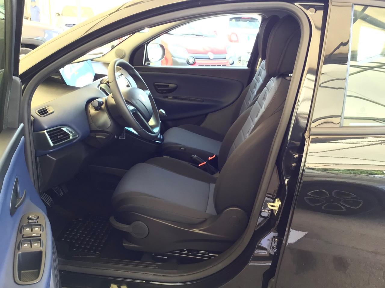 Lancia Ypsilon 1.0 FireFly 5 porte S&S Hybrid Platino