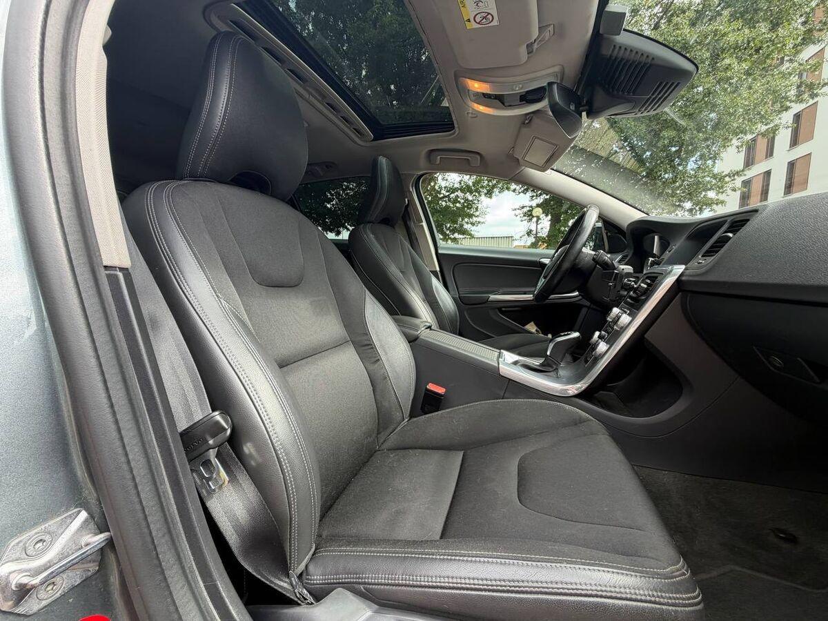Volvo V60 Cross Country V60 c.country 2.4 D4 Business Plus awd geartronic