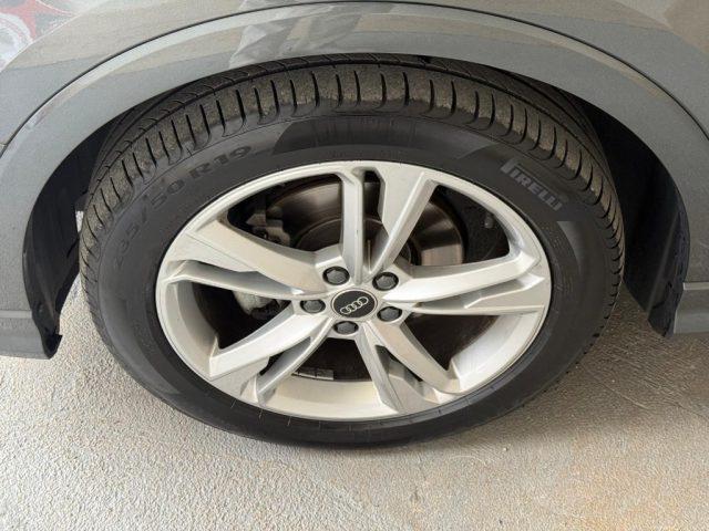 AUDI Q3 35 TDI S line edition