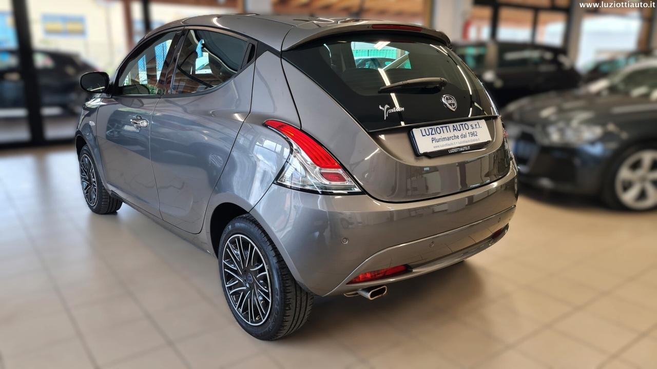 Lancia Ypsilon 1.2 69 CV 5 porte S&S Gold