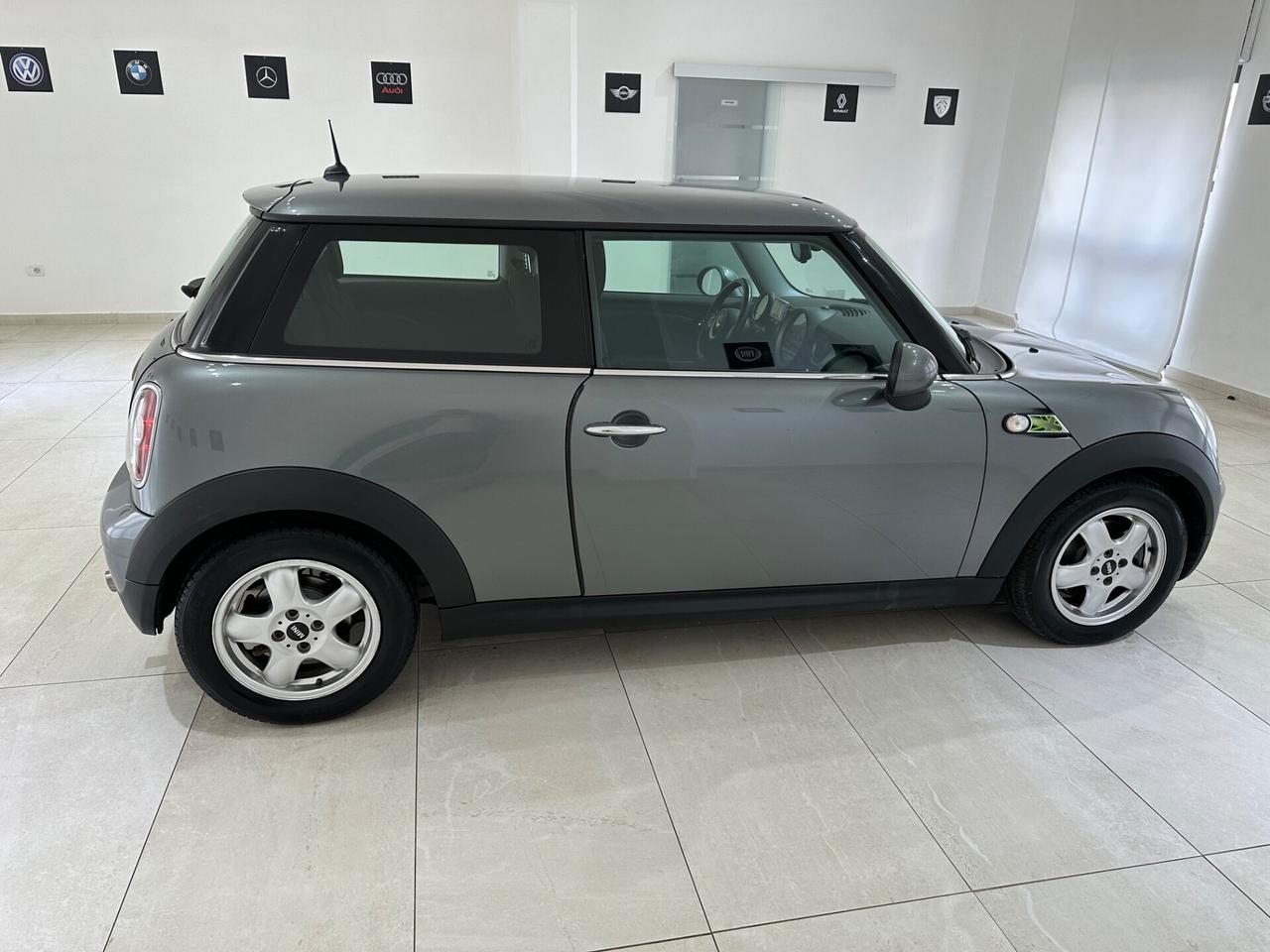 MINI GUIDABILE DA NEOPATENTATI UNICOPROPRIETARIO