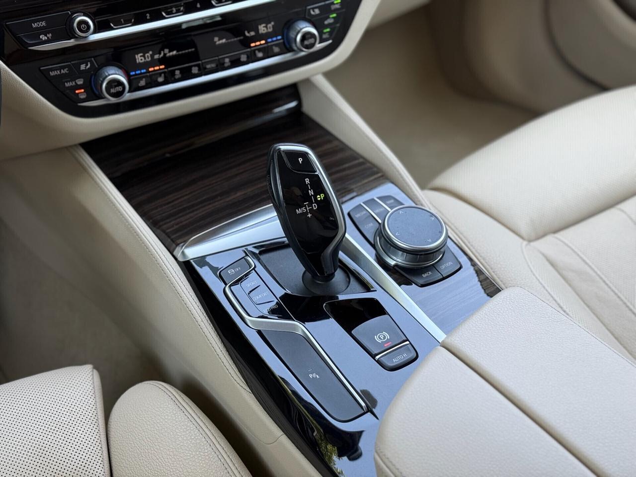 BMW 520d G31 2019 xDrive Touring Luxury