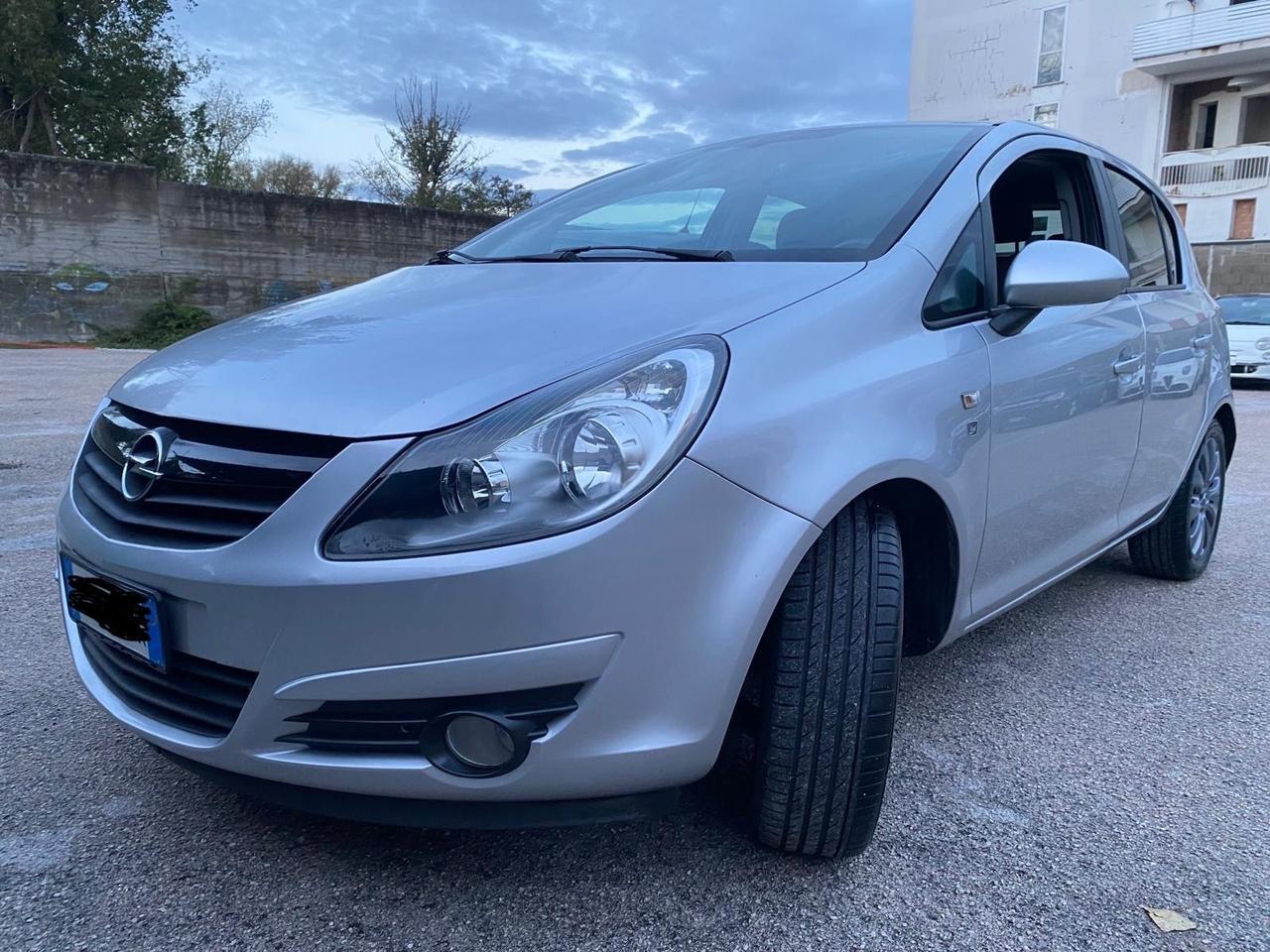 Opel Corsa 1.2 5 porte Club anno 2011