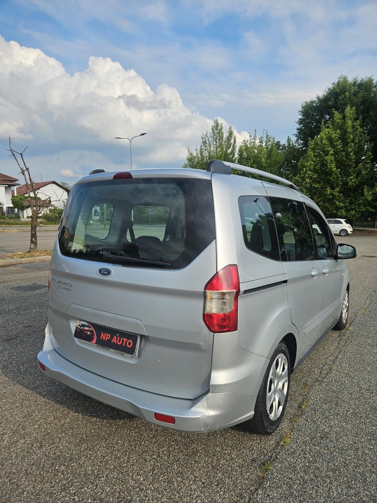 Ford Tourneo Courier 1.5 Titanium