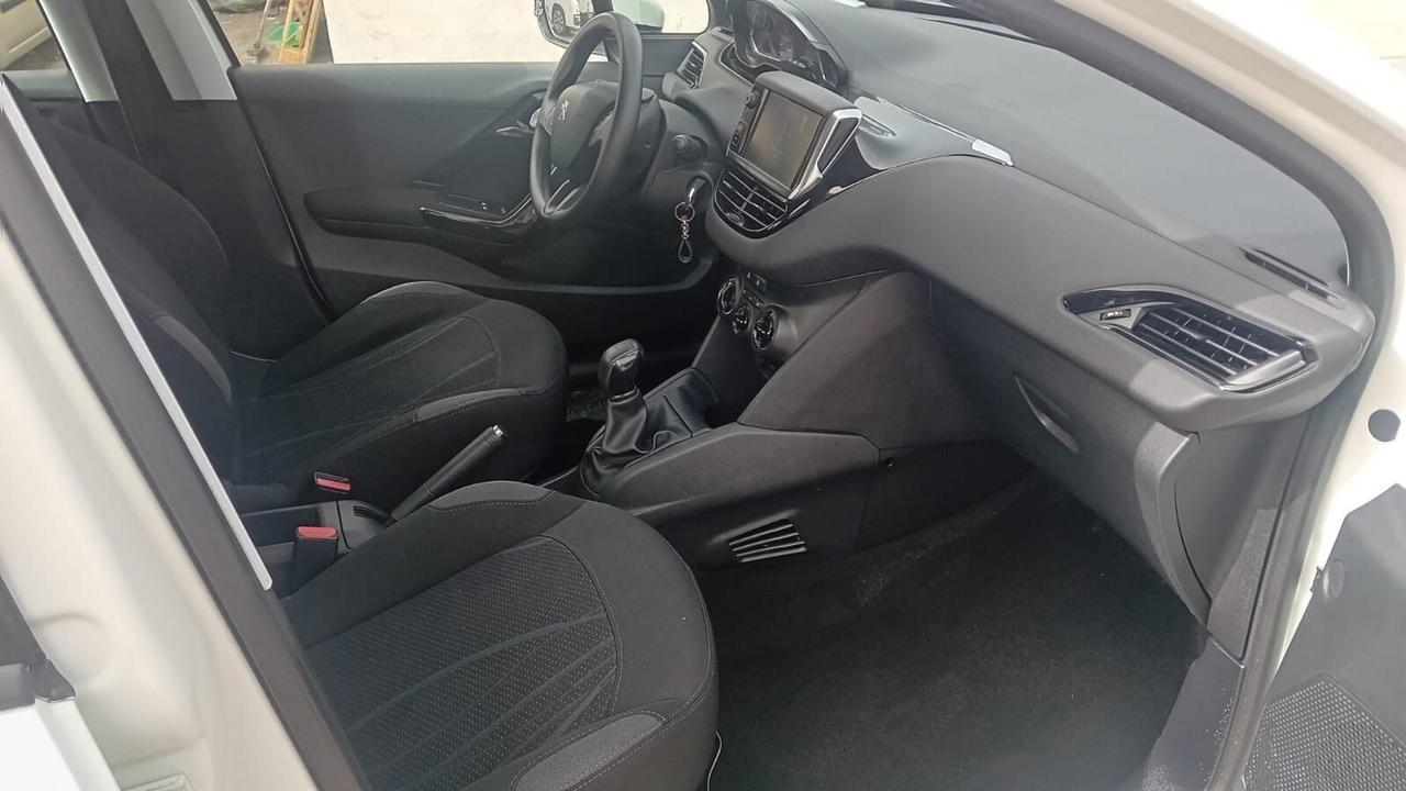 Peugeot 208 -1.4 hdi -5P-full-2013