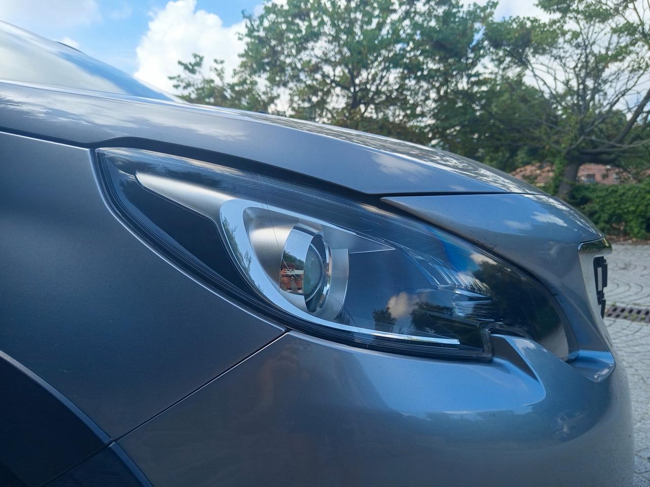 Peugeot 2008 BlueHDi 100 S&S Allure