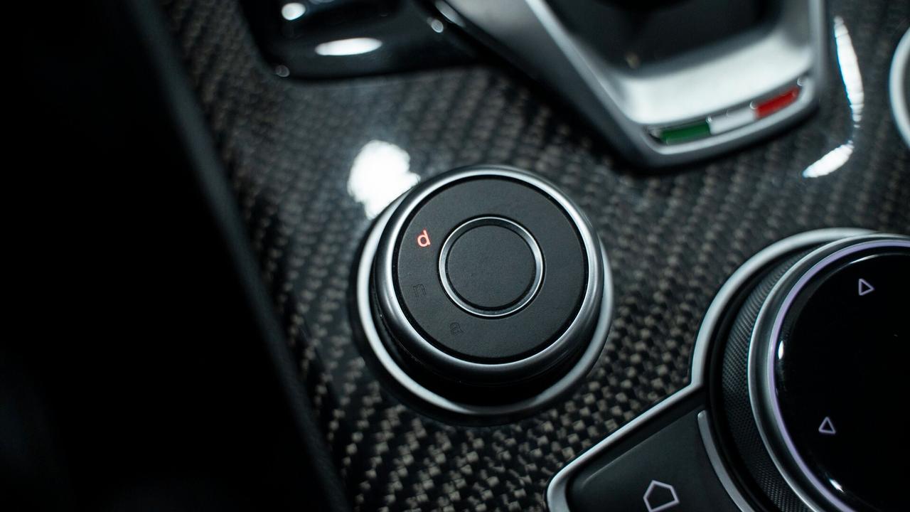 Alfa Romeo Stelvio VELOCE 2.2 Ti Q4 210 CV 20" TETTO CARBON AUTO XENON FULL OPTIONAL