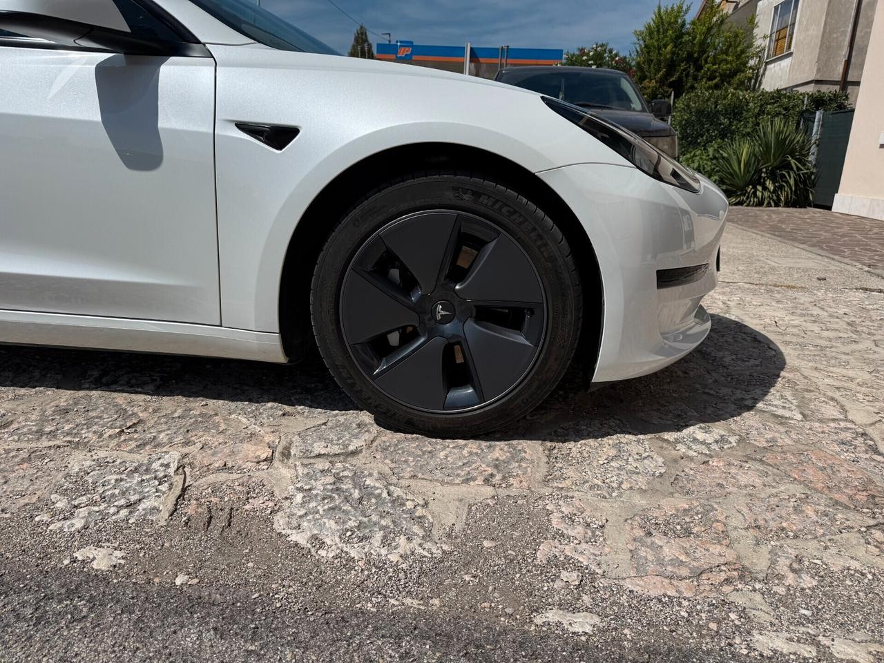 Tesla Model 3 RWD