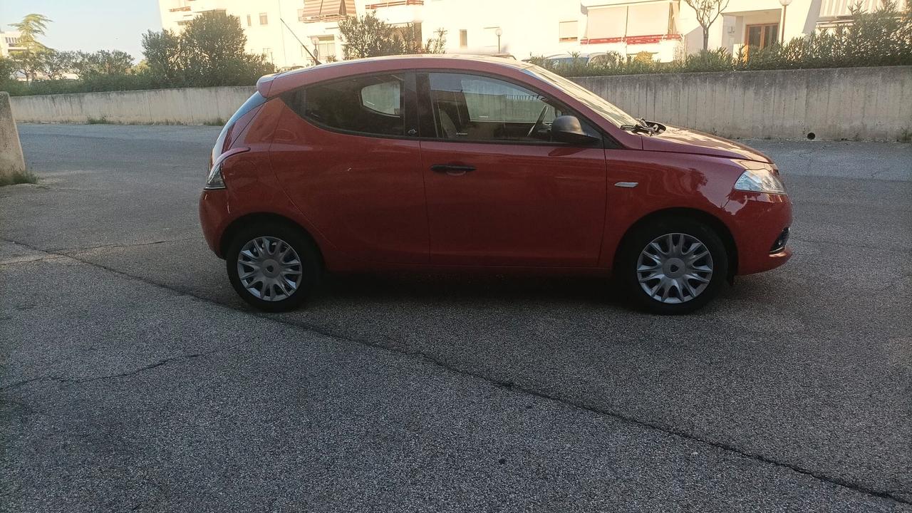Lancia Ypsilon 1.2 69 CV 5 porte GPL Ecochic Elefantino Blu