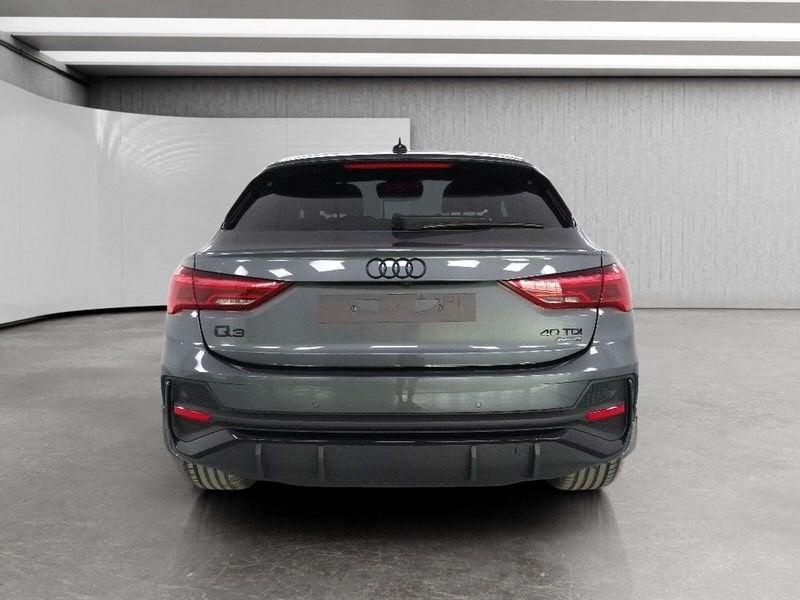 Audi Q3 Sportback 40 2.0 tdi Identity Black quattro 193cv s-tronic