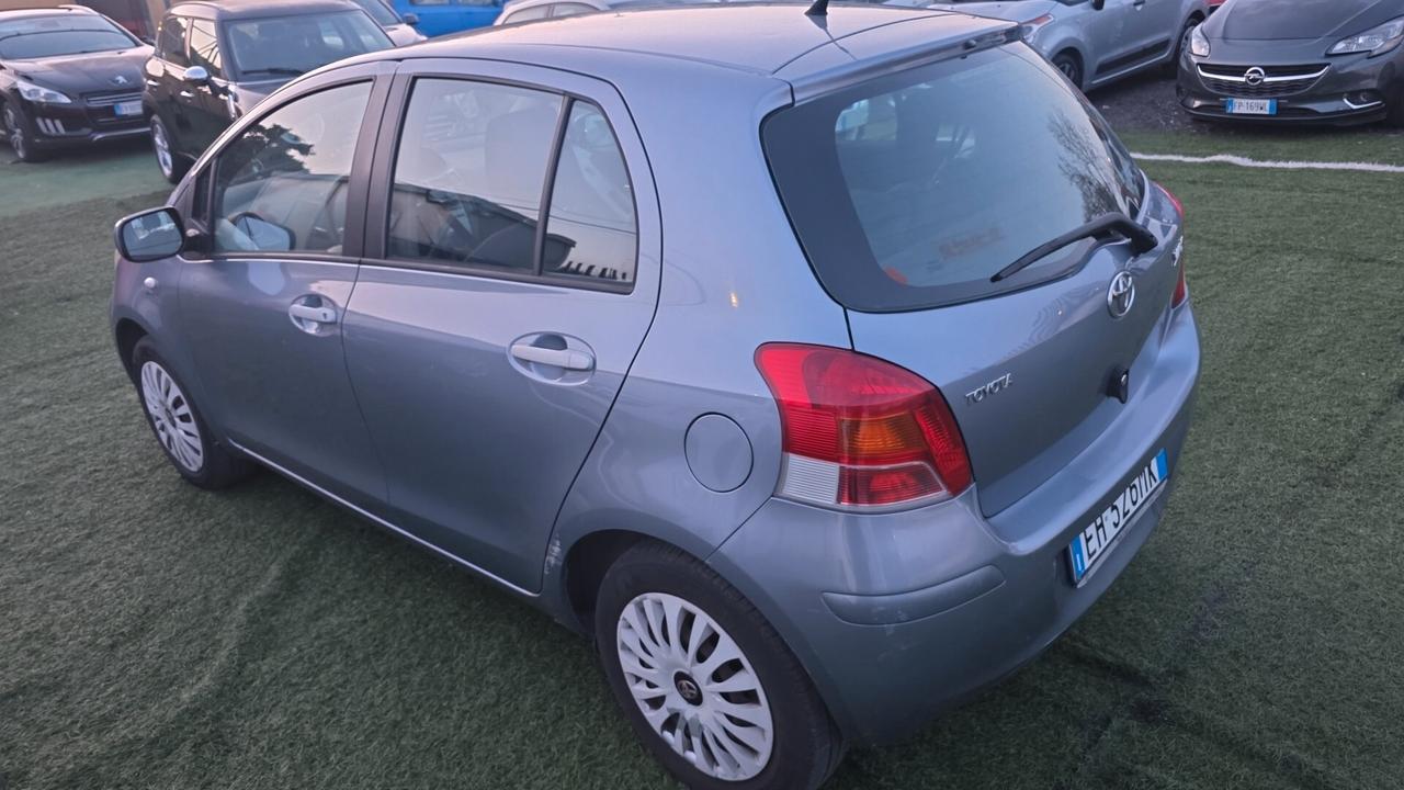 Toyota Yaris 1.0 benzina euro 5, neopatentati 2011
