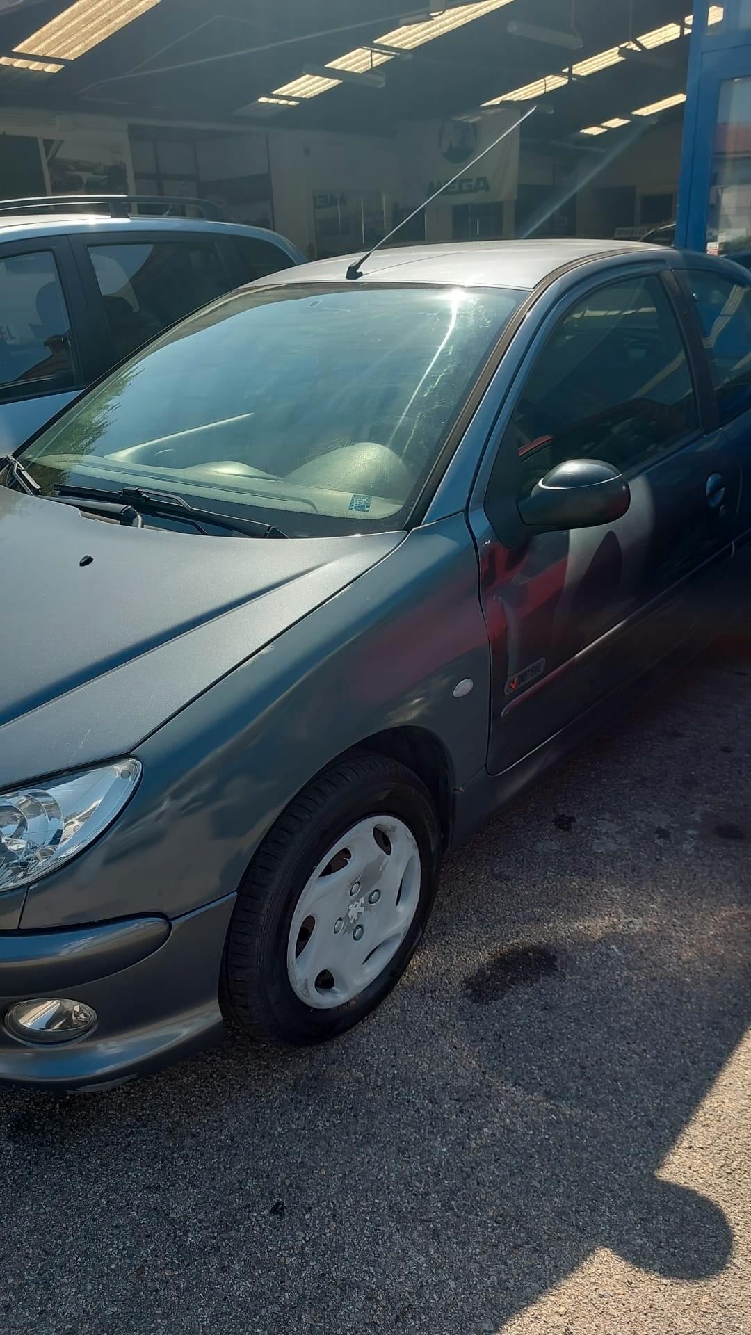 Peugeot 206 1.1 3p xt