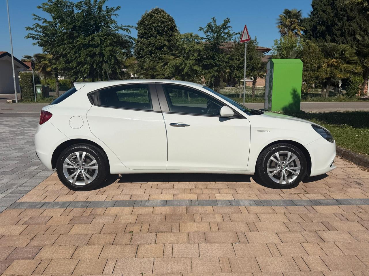 Alfa Romeo Giulietta 1.6 JTDm-2 120 CV Distinctive e6