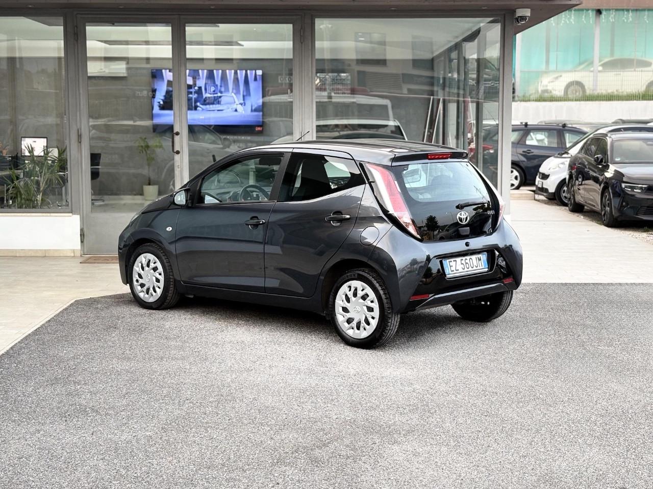 Toyota Aygo 1.0 Benzina 69CV E5 Automatica - 2015