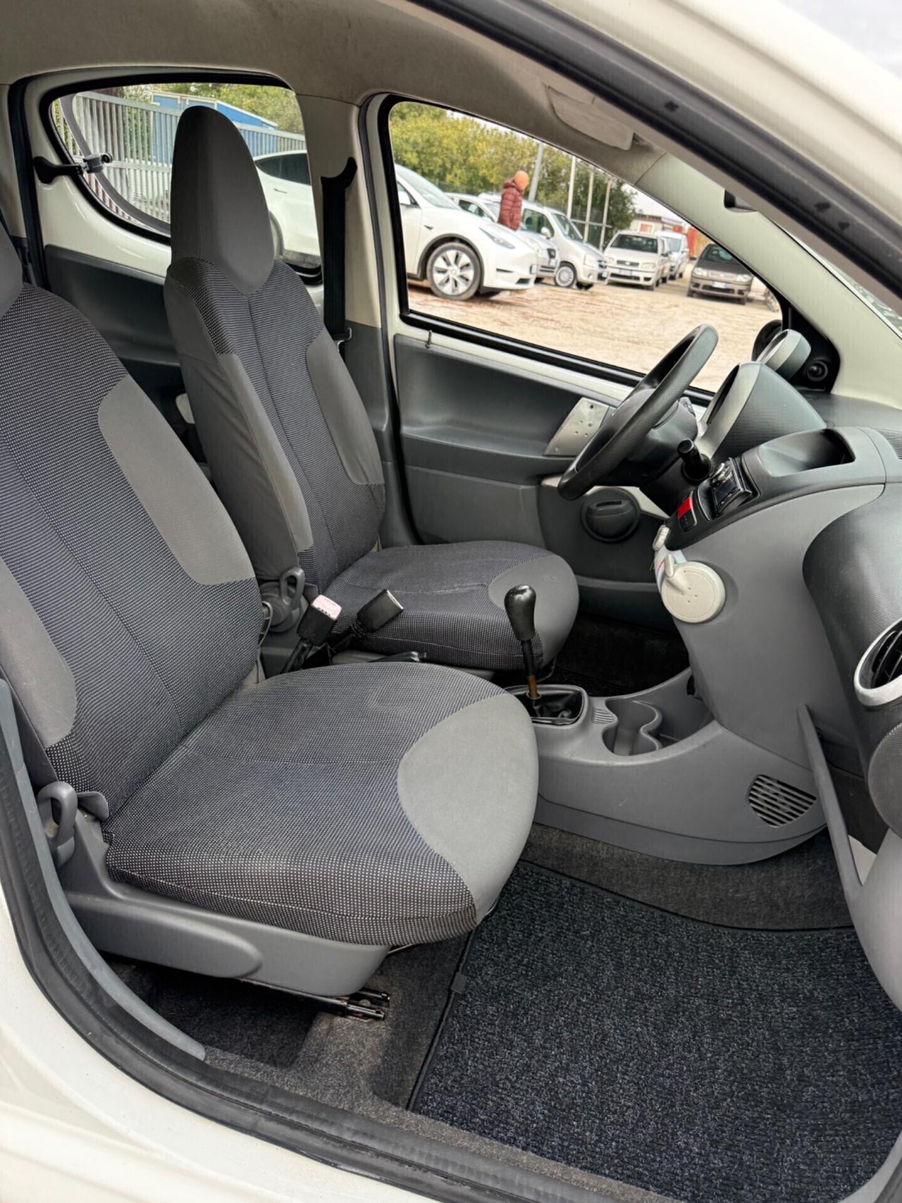 Peugeot 107 5porte 1.0 benzina 68cavalli NEOPATENTATI