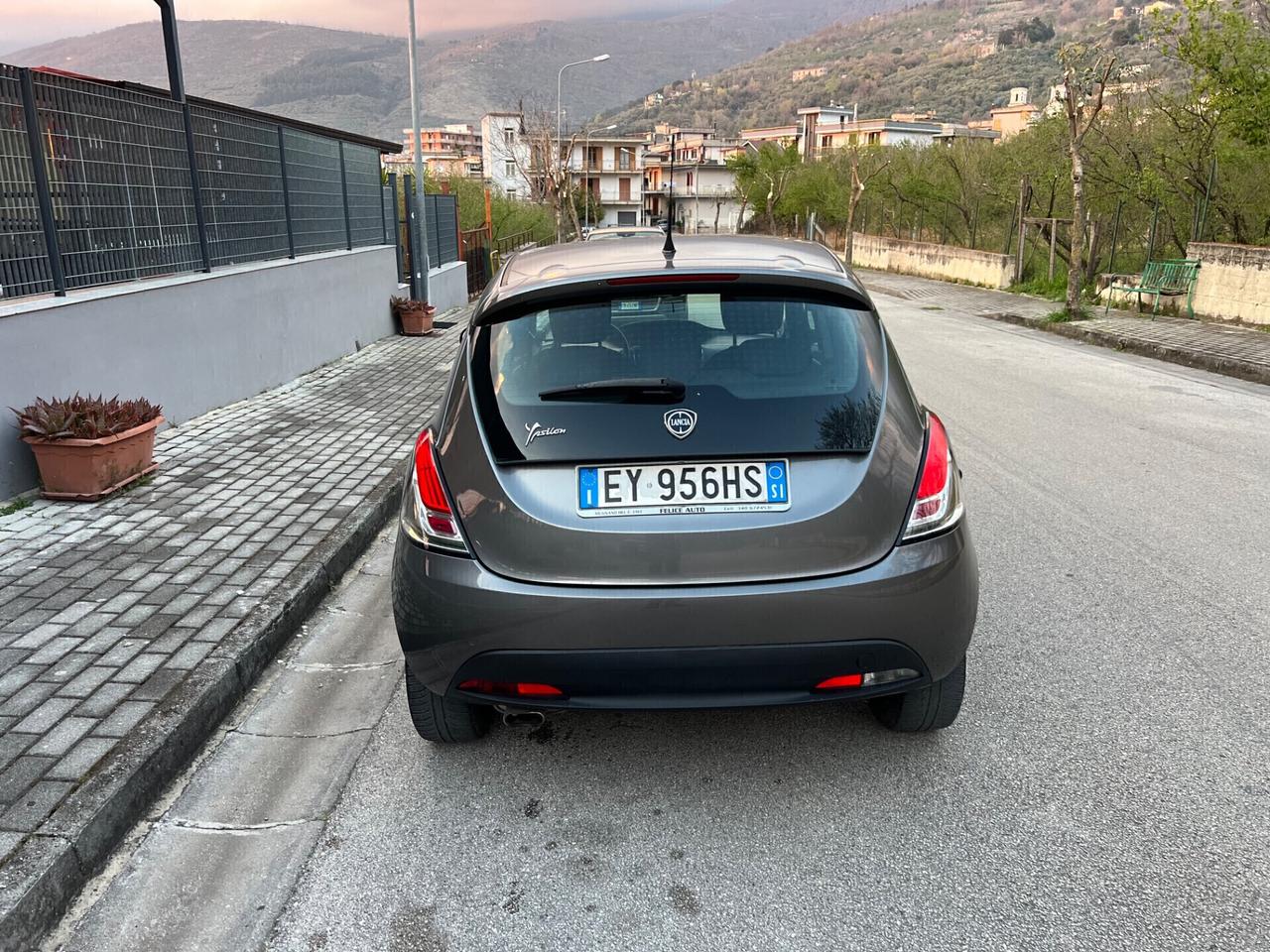 Lancia Ypsilon 1.2 benzina 69cv Gold 2014 full optional