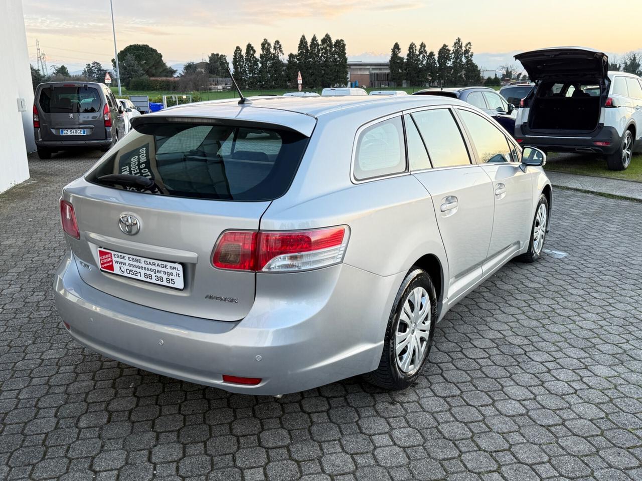 Toyota Avensis 2.0 D-4D SW|UNIPRO