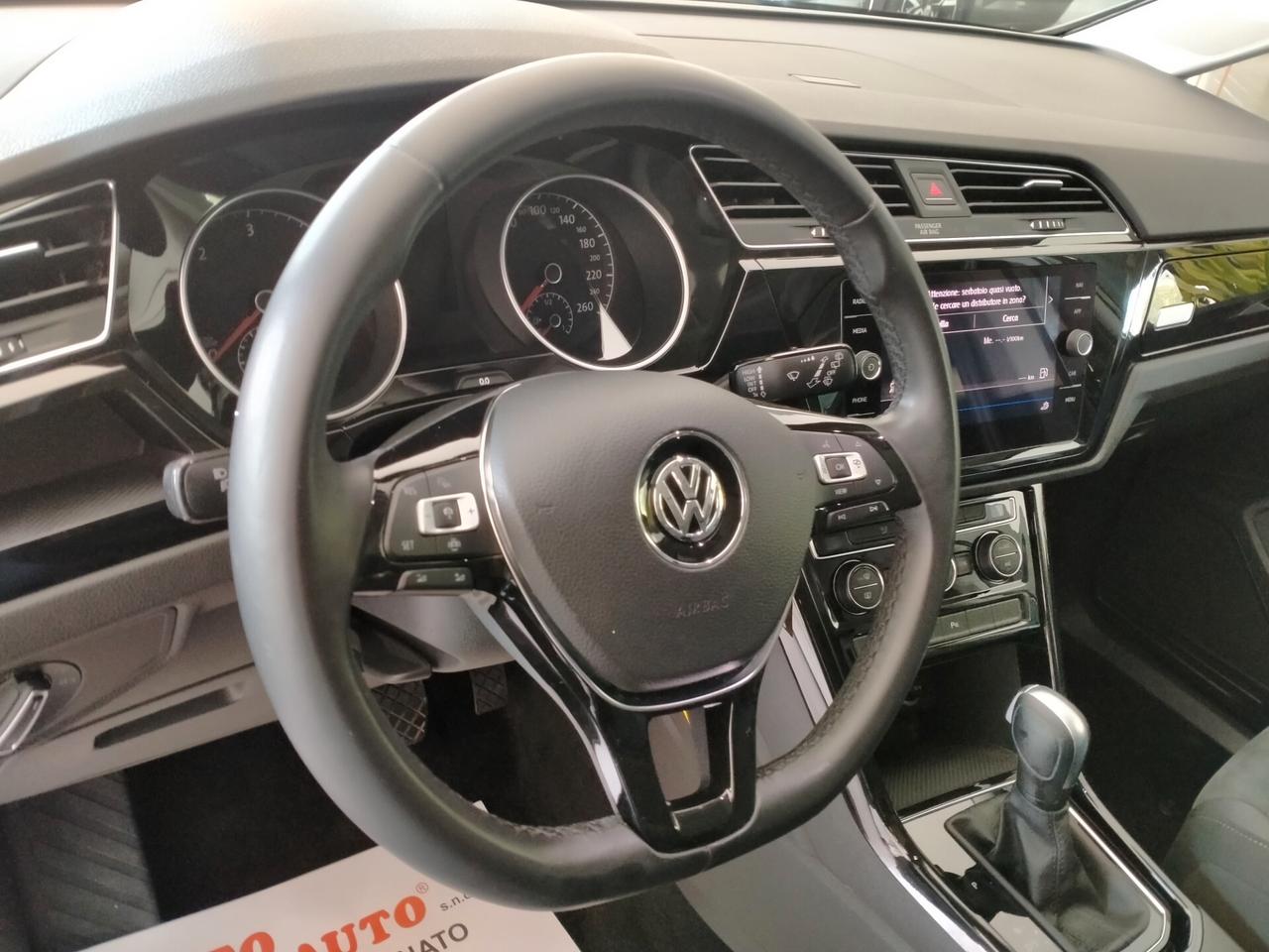 Volkswagen Touran 2.0TDI SCR EXECUTIVE DSG E6D TEMP TETTO APRIBILE
