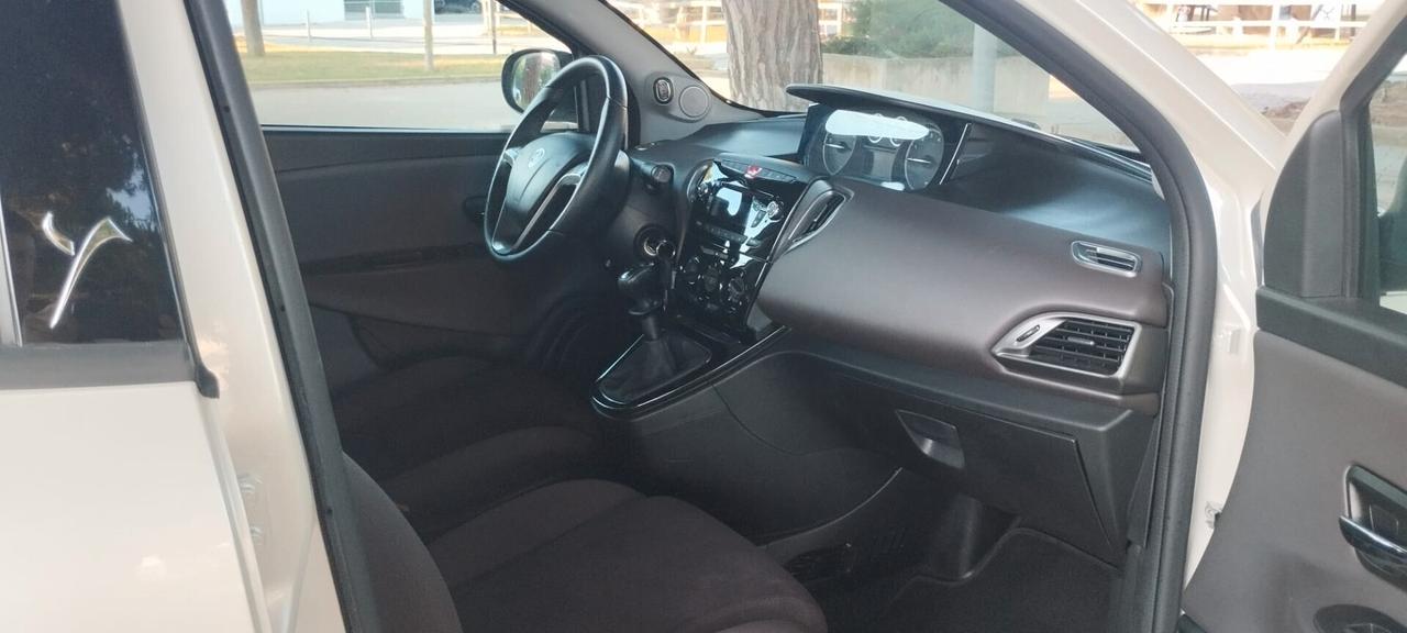 Lancia Ypsilon 1.2 69 CV 5 porte S&S Platinum