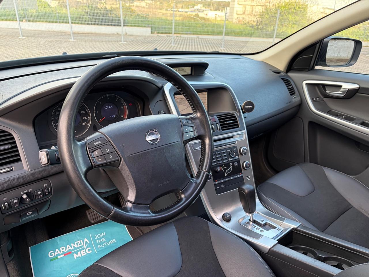 Volvo XC60 2.4 D5 Momentum “Tetto apribile” full optional