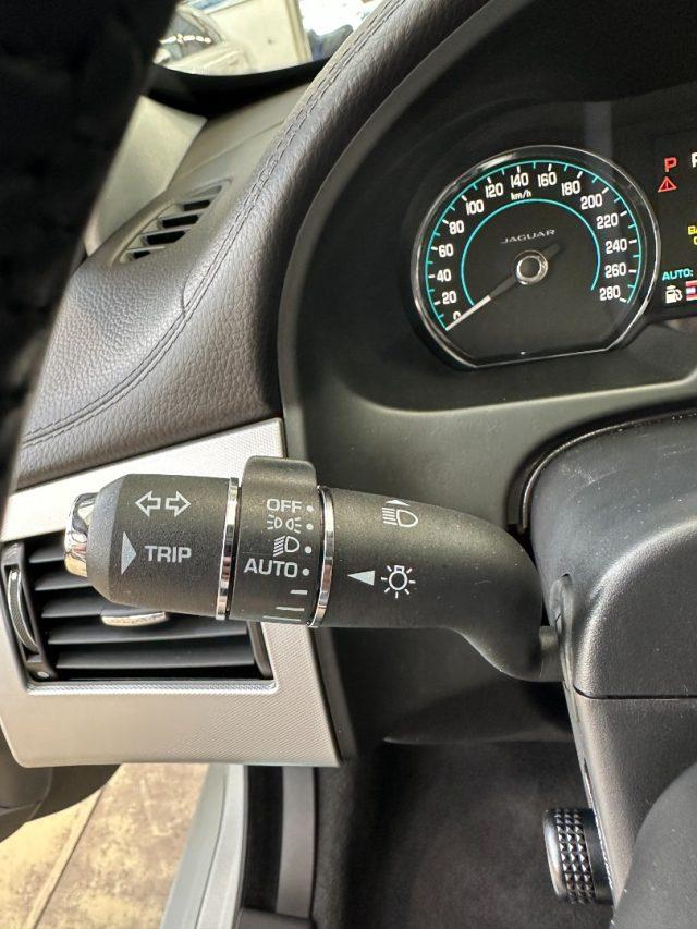 JAGUAR XF 2.2 D 200 CV Luxury - 18" - Tetto - Camera-Keyless