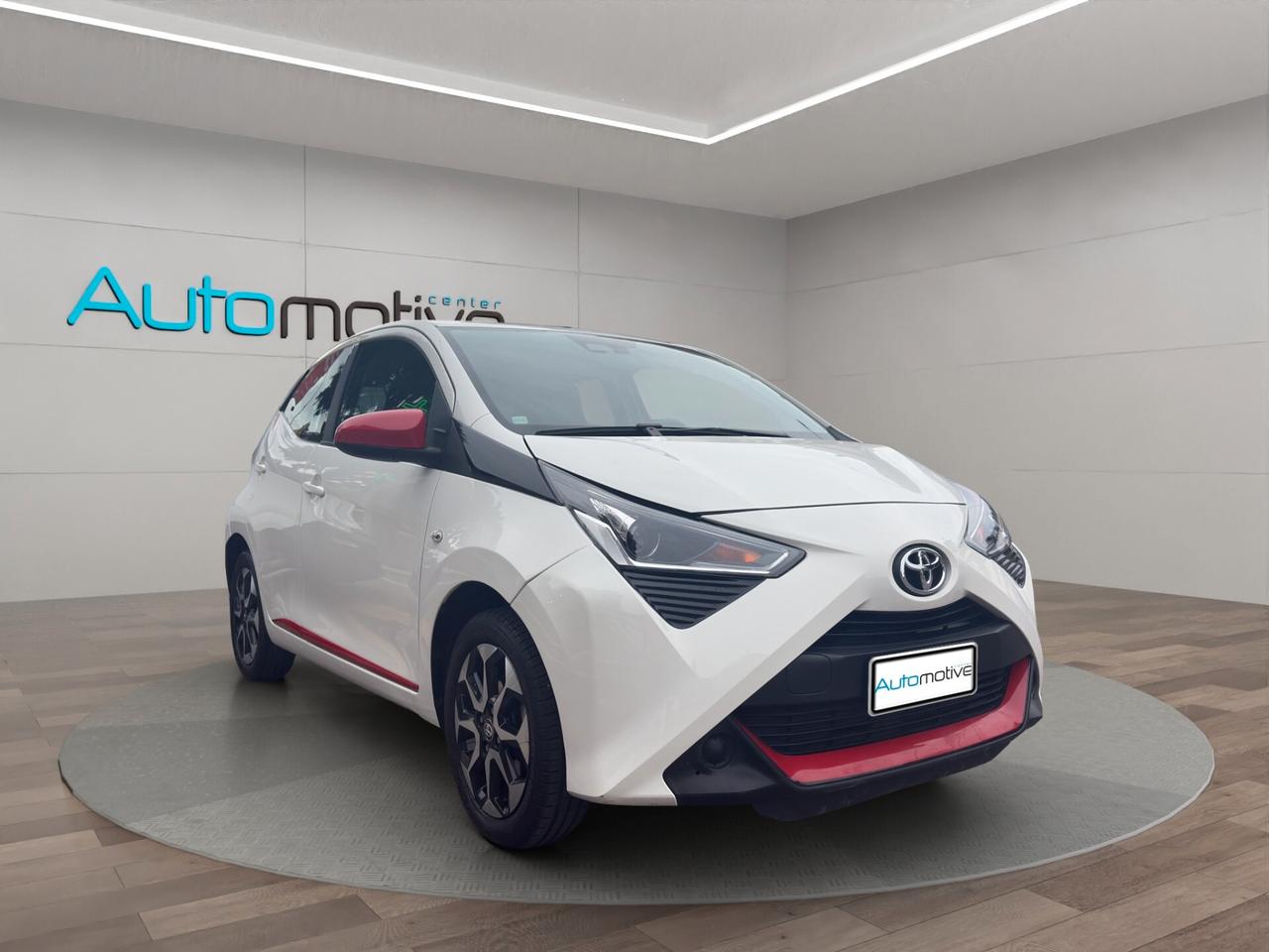 Toyota Aygo Connect 1.0 VVT-i 72 CV 5 porte x-play MMT