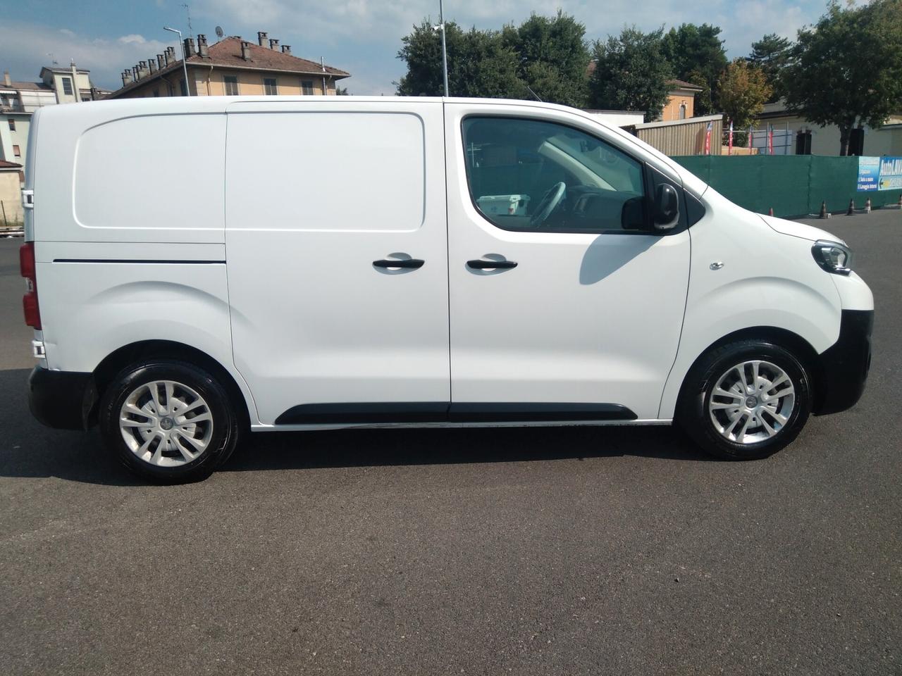 Peugeot Expert BlueHDi 115cv S&S ideale per neopatentati