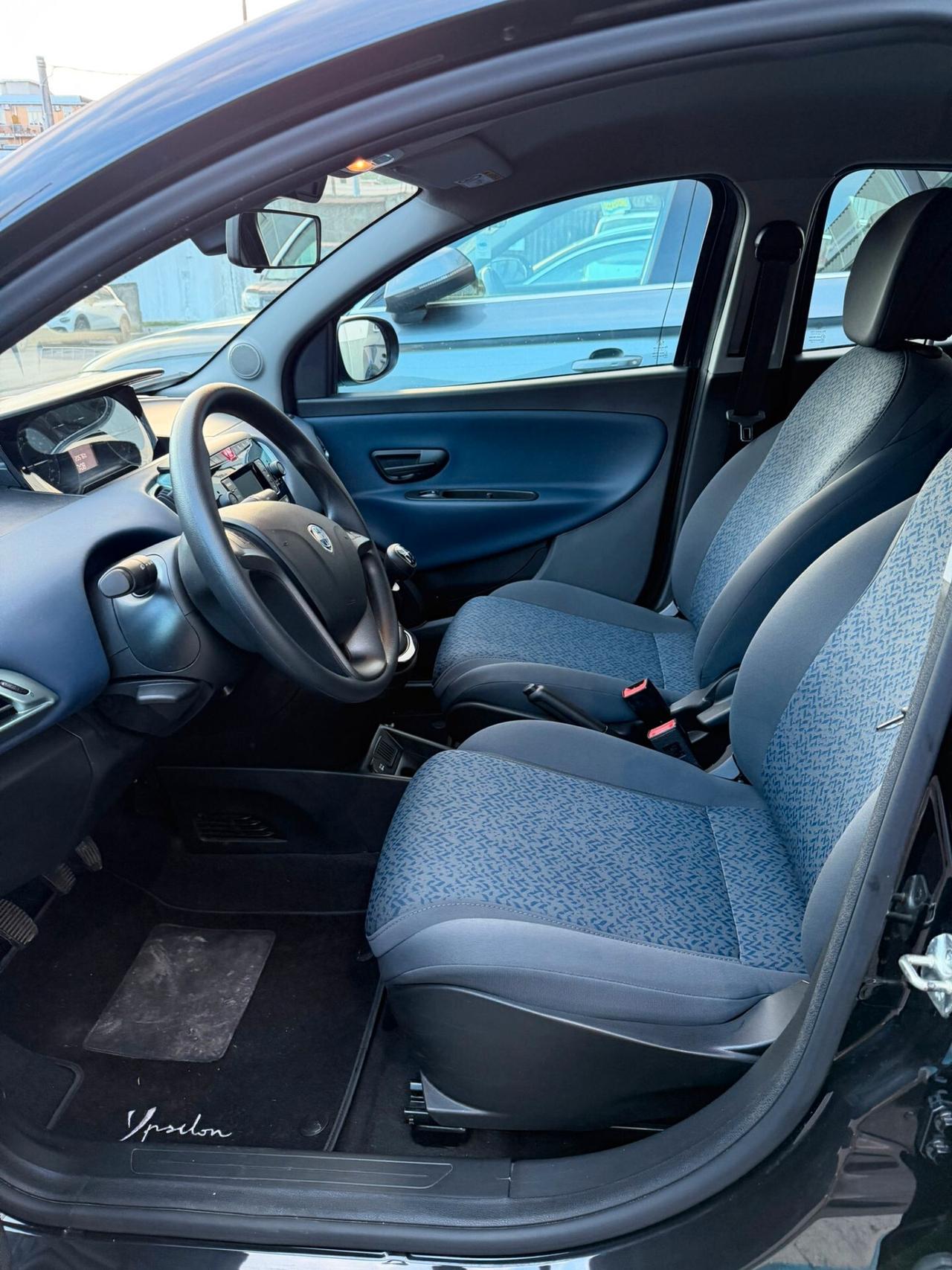 Lancia Ypsilon 1.0 FireFly 5 porte S&S Hybrid Platino
