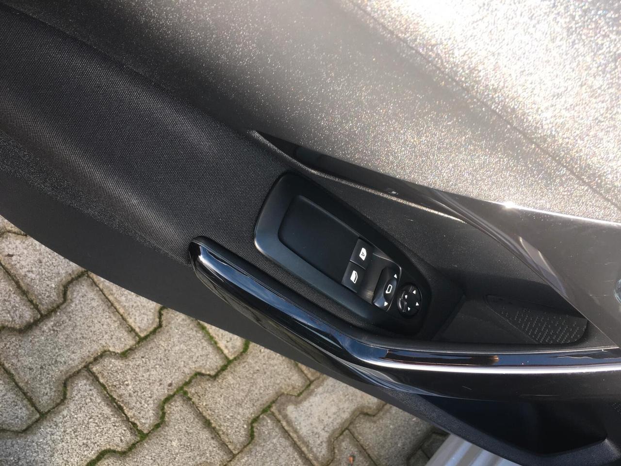 Peugeot 208 1.4 HDi 68 CV 5 porte Active