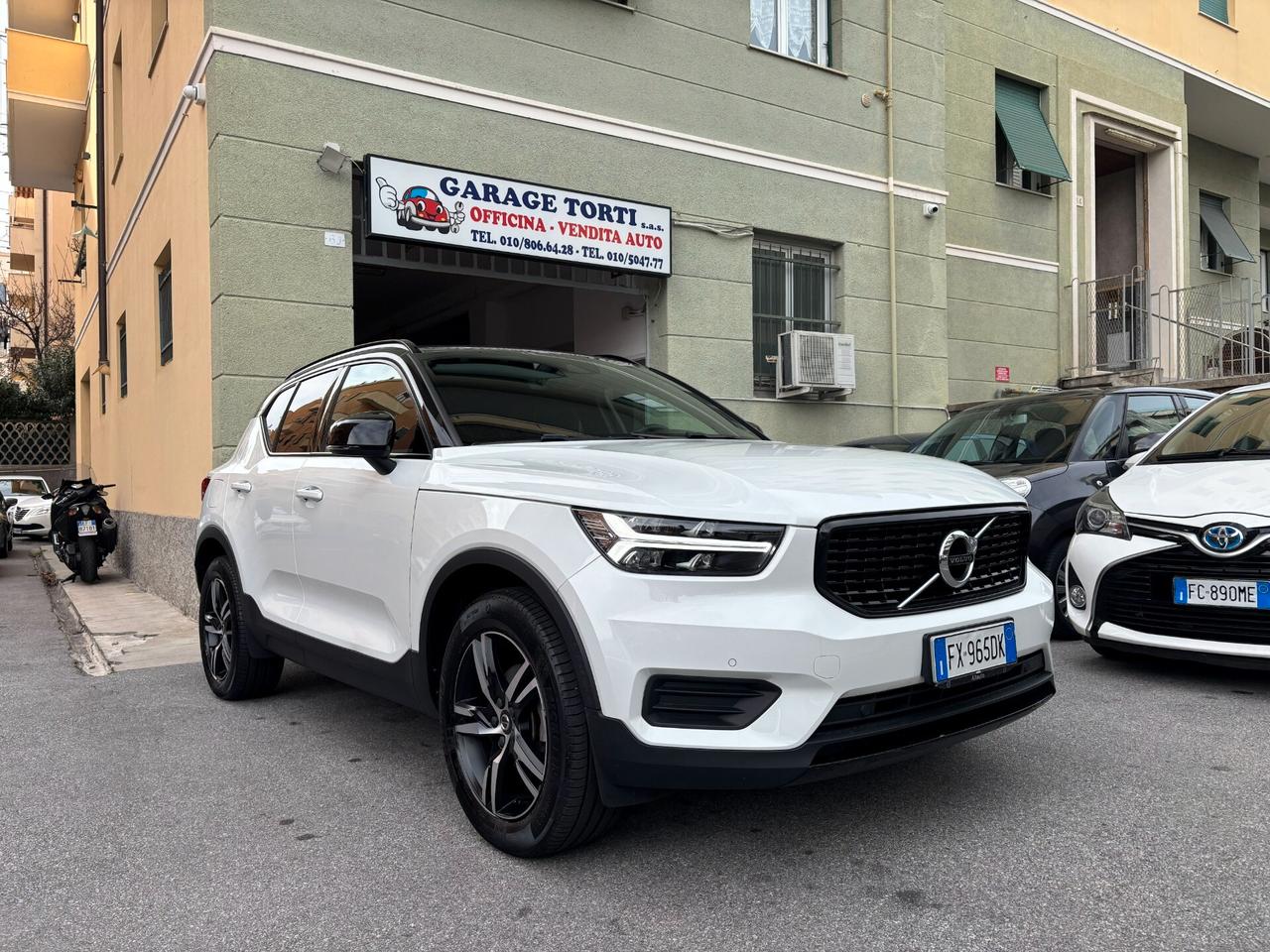 Volvo XC40 T3 R-design PREZZO REALE UNIPROPRIETARIO