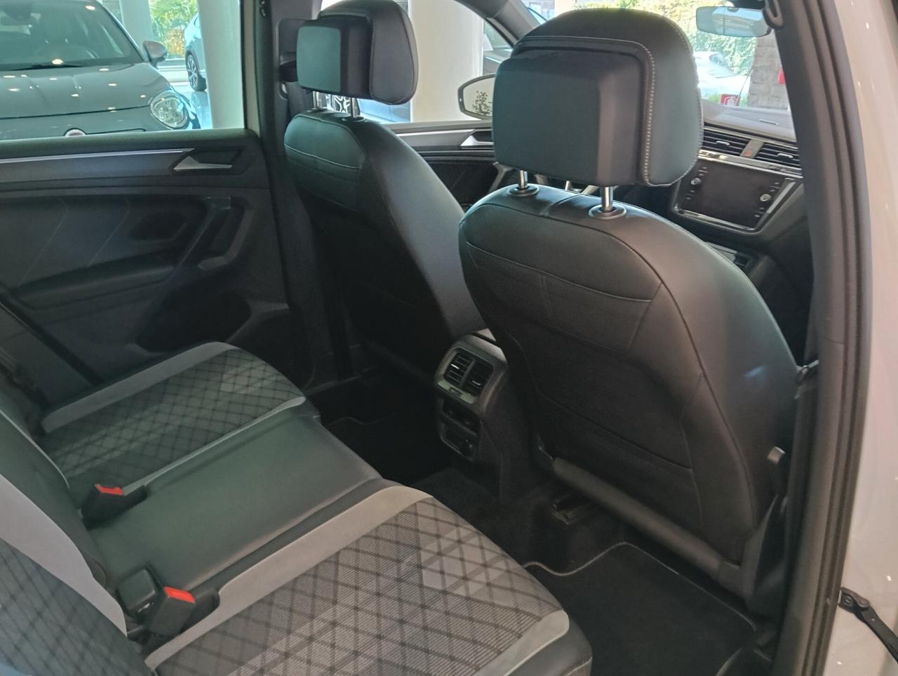 Volkswagen Tiguan 2.0 TDI 150 CV SCR DSG R-Line