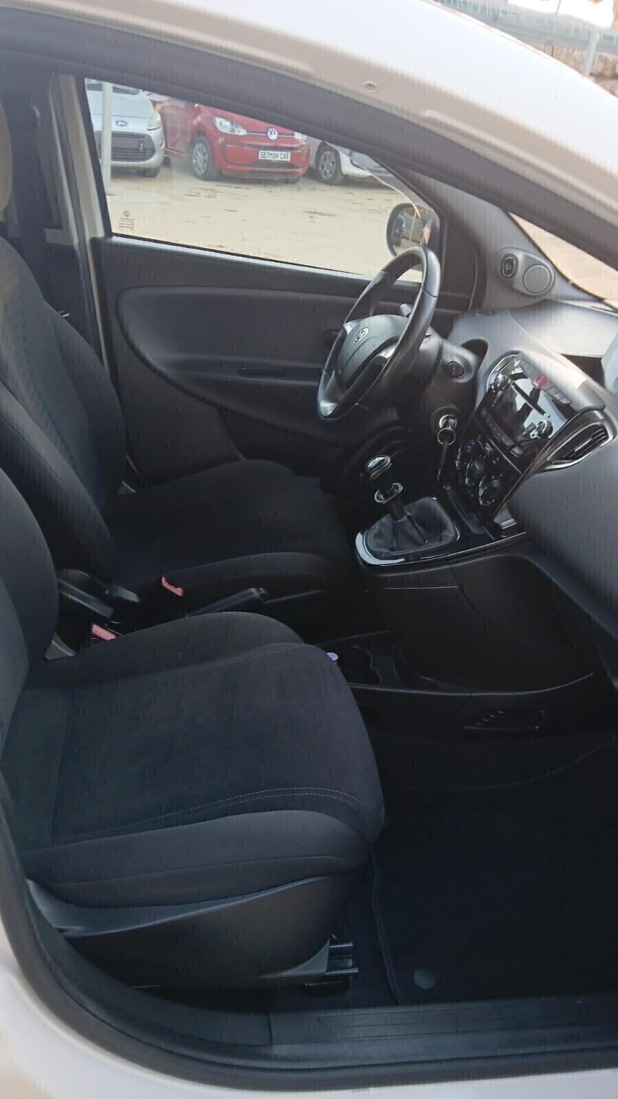 Lancia Ypsilon 1.2 69 CV 5 porte 2014