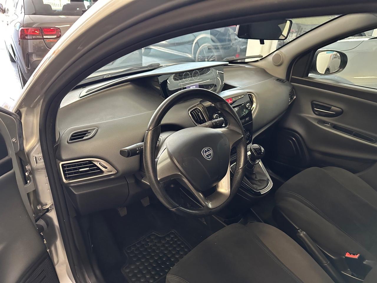 Lancia Ypsilon 1.2 69 CV 5 porte Gold