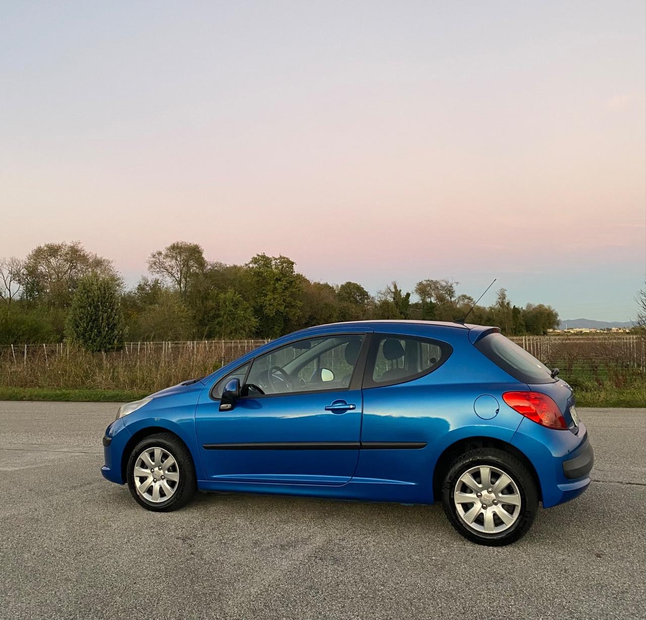 Peugeot 207 1.4 8V 75CV 3p. ONE Line