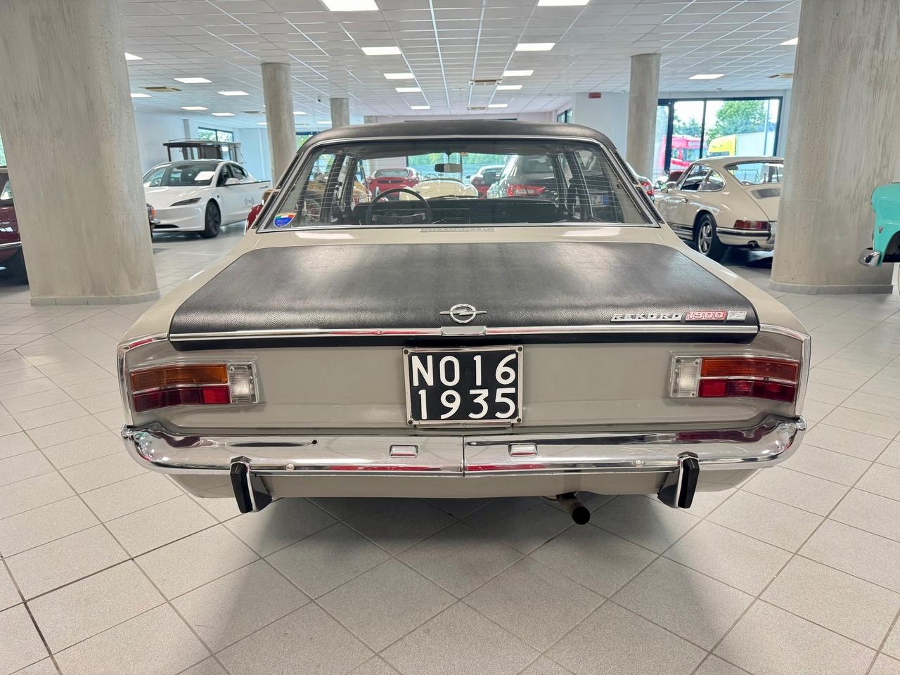 Opel Rekord 1.9 C Lusso Automatic/Clima