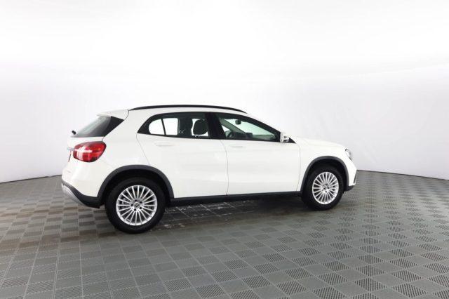 MERCEDES-BENZ CLA sse GLA GLA 200 d Automatic Business