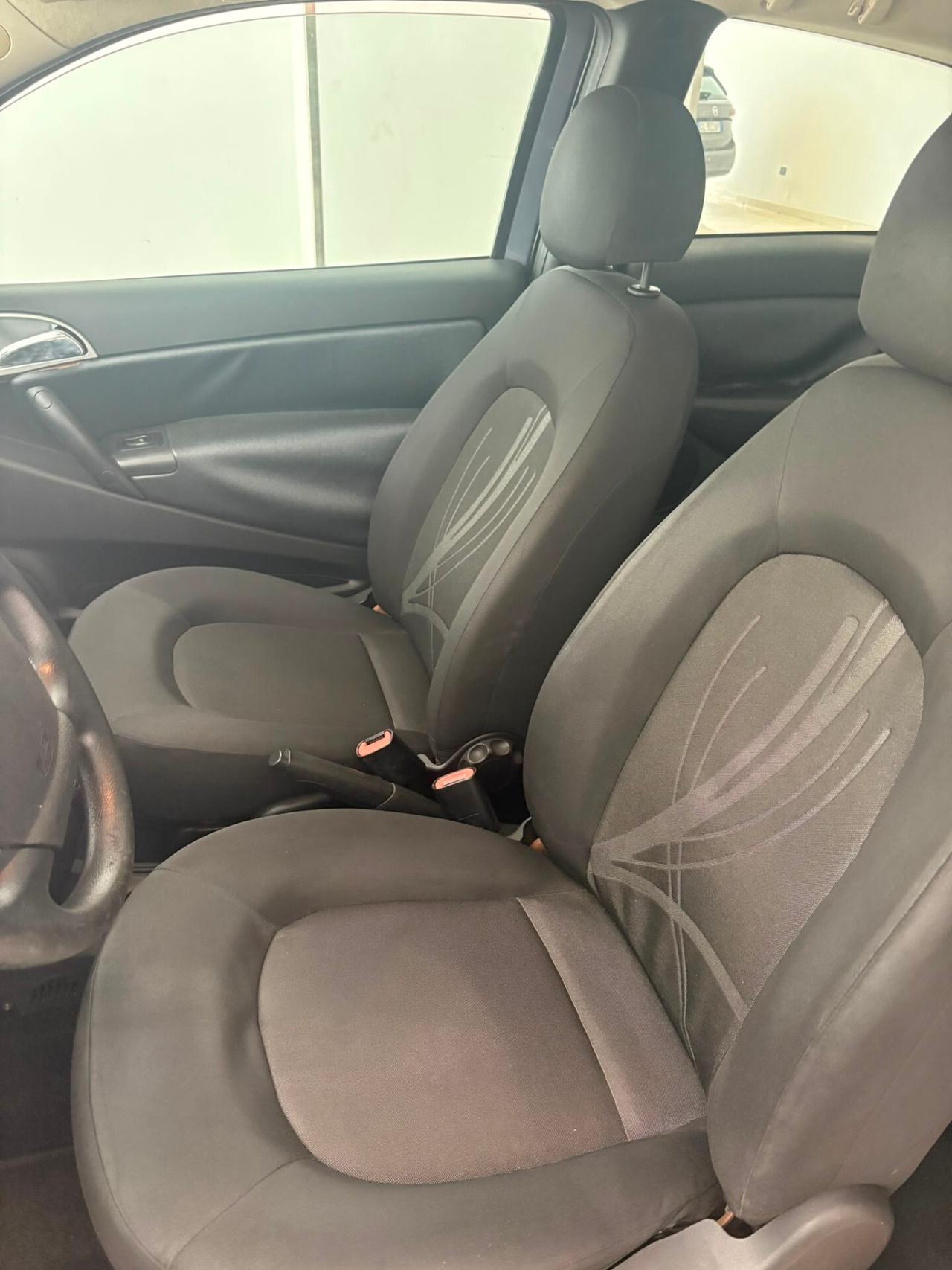 Lancia Ypsilon 1.3 MJT 75 CV Unyca