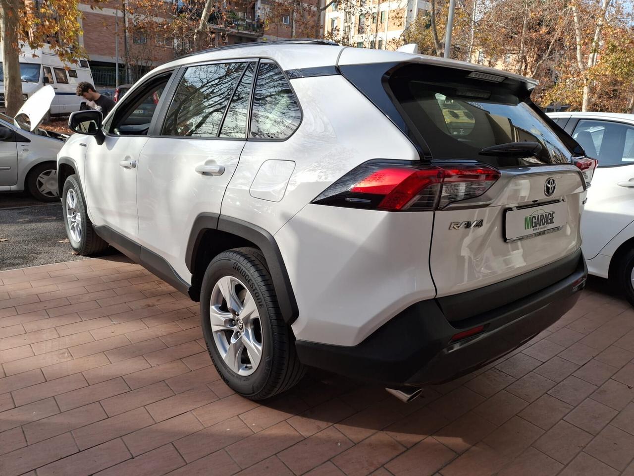 Toyota RAV 4 2.5 HV 2WD-i Business NO OBBL. FINANZ.