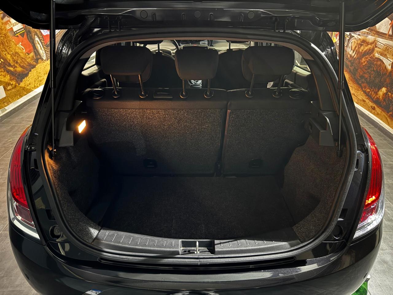 Lancia Ypsilon 1.0 FireFly 5 porte S&S Hybrid Gold