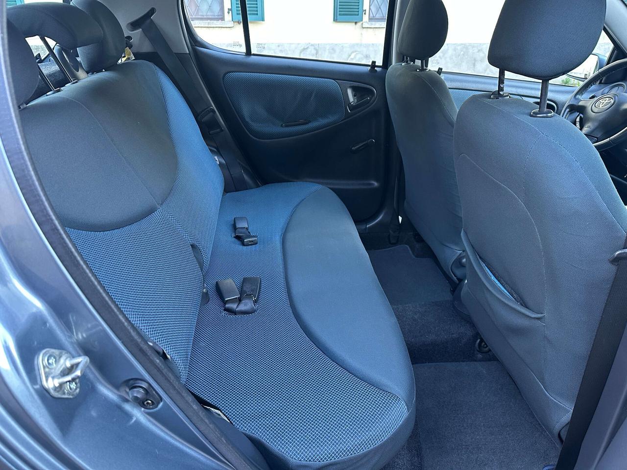 Toyota Yaris 1.0i 16V cat 5 porte Sol