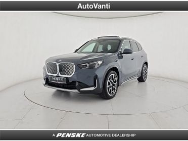 BMW iX1 eDrive 20 X-Line
