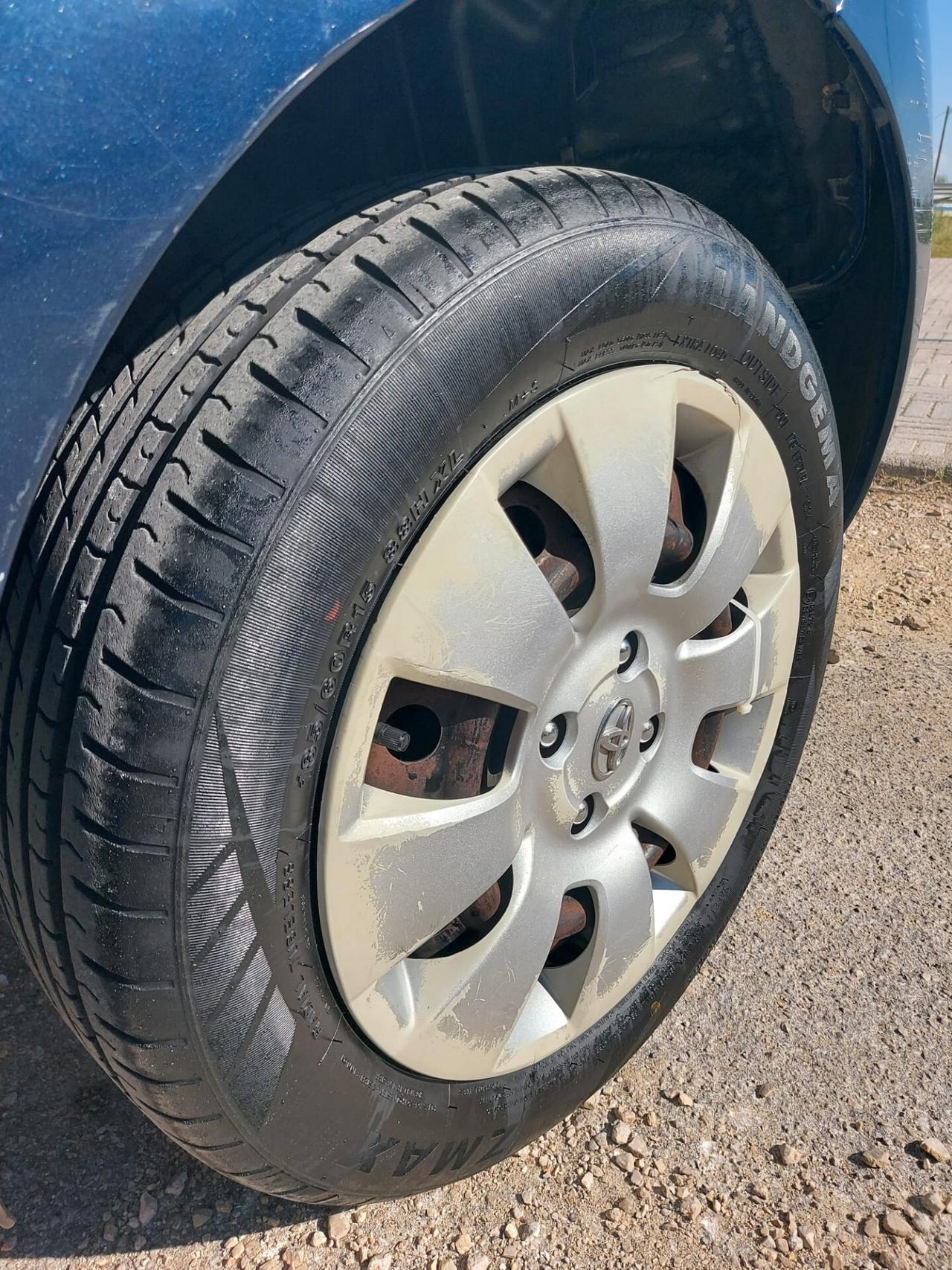 Toyota Yaris 1.0 5 porte Sol