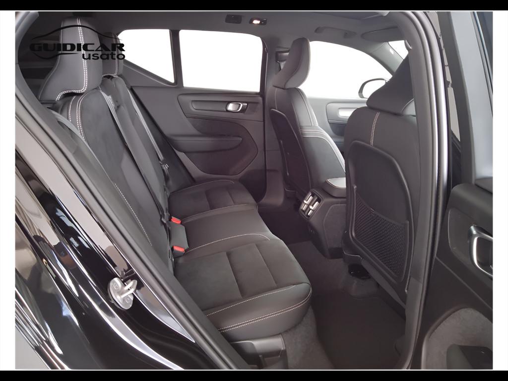 VOLVO XC40 2023 - XC40 2.0 b3 Plus Black Edition auto
