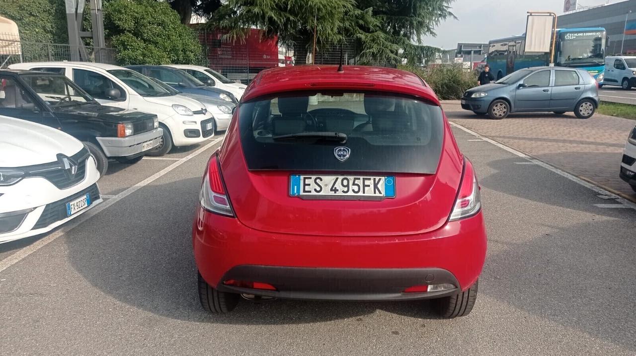 Lancia Ypsilon 1.2 69 CV 5 porte S&S Silver