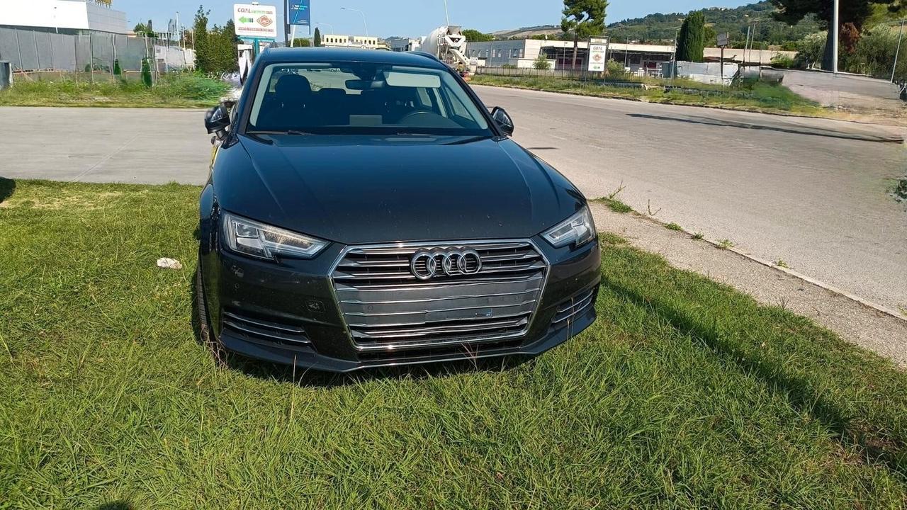 Audi A4 Avant 2.0 TDI 150 CV ultra Business Sport
