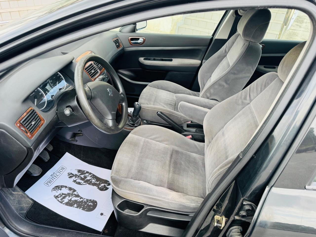 Peugeot 307 1.4 benzina 2005 110.000km neo patentati